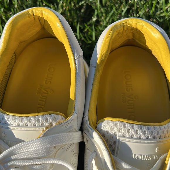 Louis Vuitton size 10 . Use gently. Excelente condition. Price is firm. - Picture 6 of 11